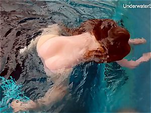 sandy-haired Simonna showing her bod underwater